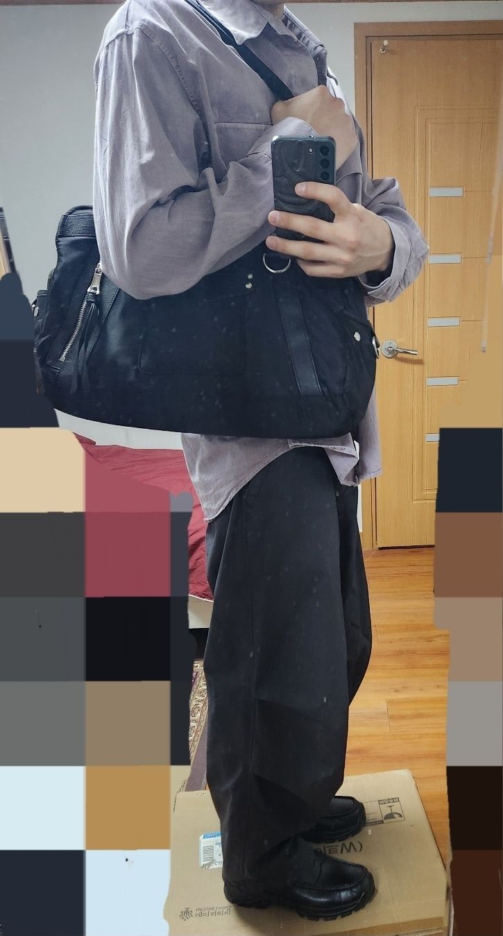 MUSINSA公式 | IUGAMAKARAS Studded Nylon Shoulder Bag (Black)