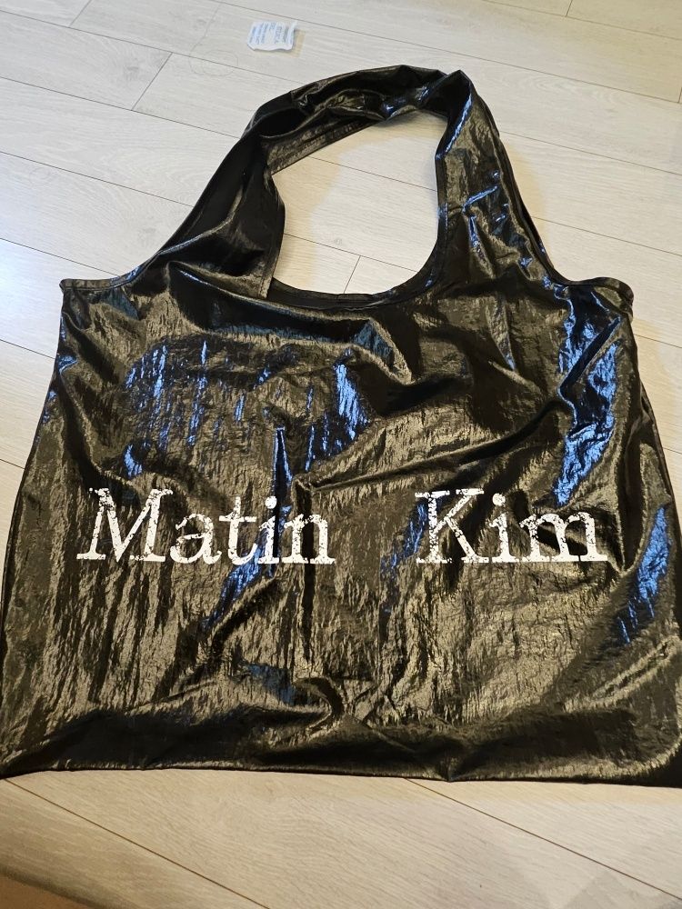 Matin Kim★新作 MATIN CRACKED LOGO GLOSSY ECOBAG ポーチ付き Matin Kim MATIN CRACKED LOGO GLOSSY ECOBAG 4BFT522 (Matin
