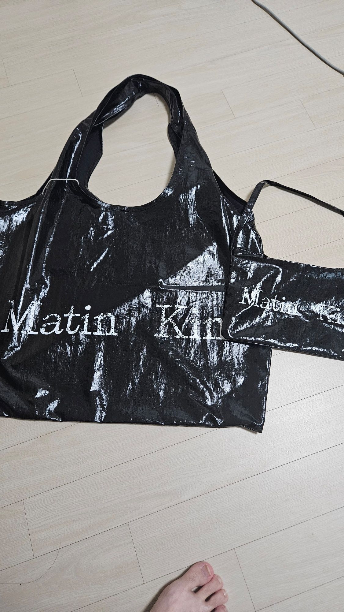 Matin Kim☆MATIN CRACKED LOGO ECOBAG Designer fashion, Seoul-fully created | W Concept