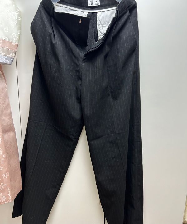 MUSINSA公式 | ROCKCAKE Harper Stripe One Tuck Slacks - Black