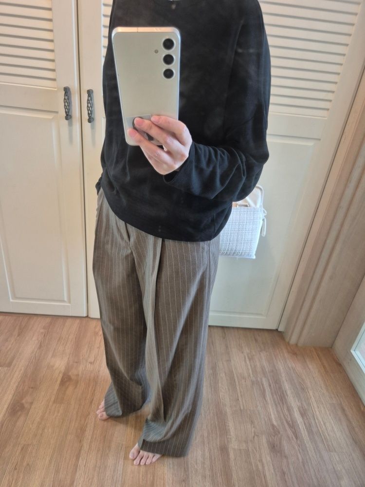 パンツ ROCKCAKE Harper Stripe One Tuck Slacks Brown RC24PT07400 MUSINSA公式 | ROCKCAKE Harper Stripe One Tuck Slacks - Black