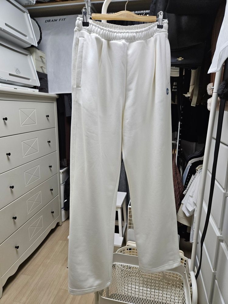 [COVERNAT]★韓国人気★C LOGO ONE TUCK SEMI-WIDE SWEAT PANTS MUSINSA | COVERNAT One-piece semi-wide fit sweat pants ivory
