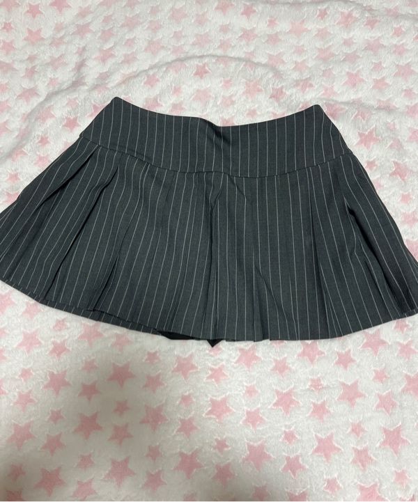MUSINSA | YOUHEE PIN STRIPE STAR PLEATS SKIRT CHARCOAL