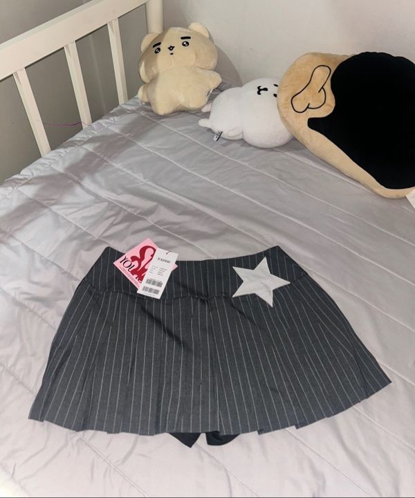MUSINSA | YOUHEE PIN STRIPE STAR PLEATS SKIRT CHARCOAL