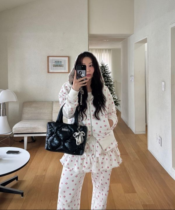 ★YOUHEE★ YOUHEE FLOWER CROP DOWN JUMPER WHITE YHDWDD001WT MUSINSA | YOUHEE YOUHEE FLOWER CROP DOWN JUMPER WHITE