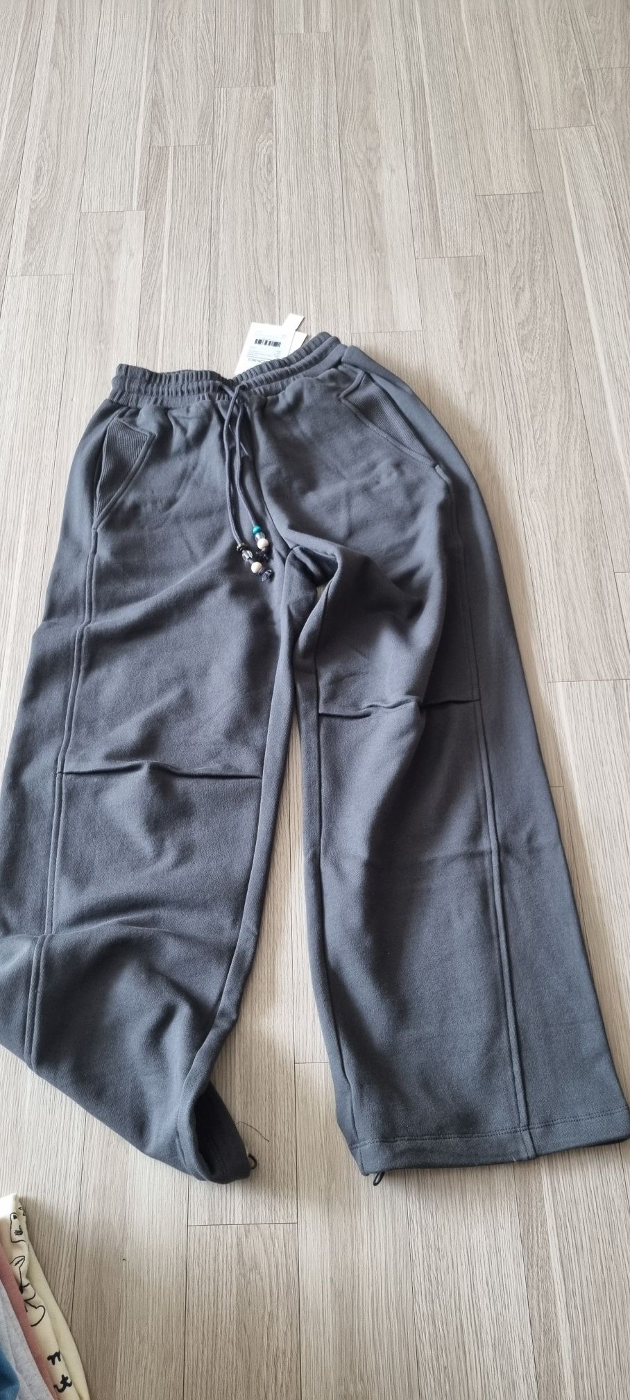 【TUOMIO】WRAPPED PLEATS SKIRT & STRING CHARM SWEATPANTS MUSINSA | TUOMIO STRING CHARM SWEATPANTS [BLACK]