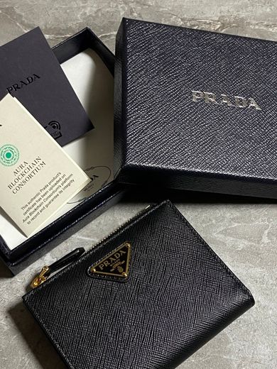 MUSINSA公式 | PRADA ゴールドトライアングルロゴサフィアーノ二つ折り 