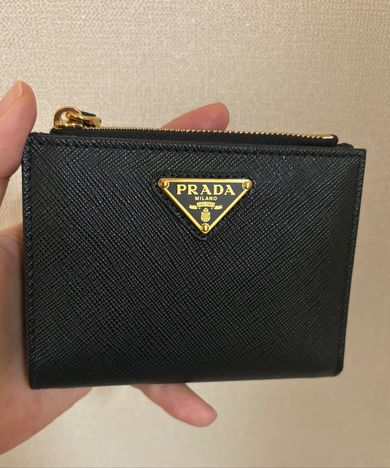 MUSINSA公式 | PRADA ゴールドトライアングルロゴサフィアーノ二つ折り 