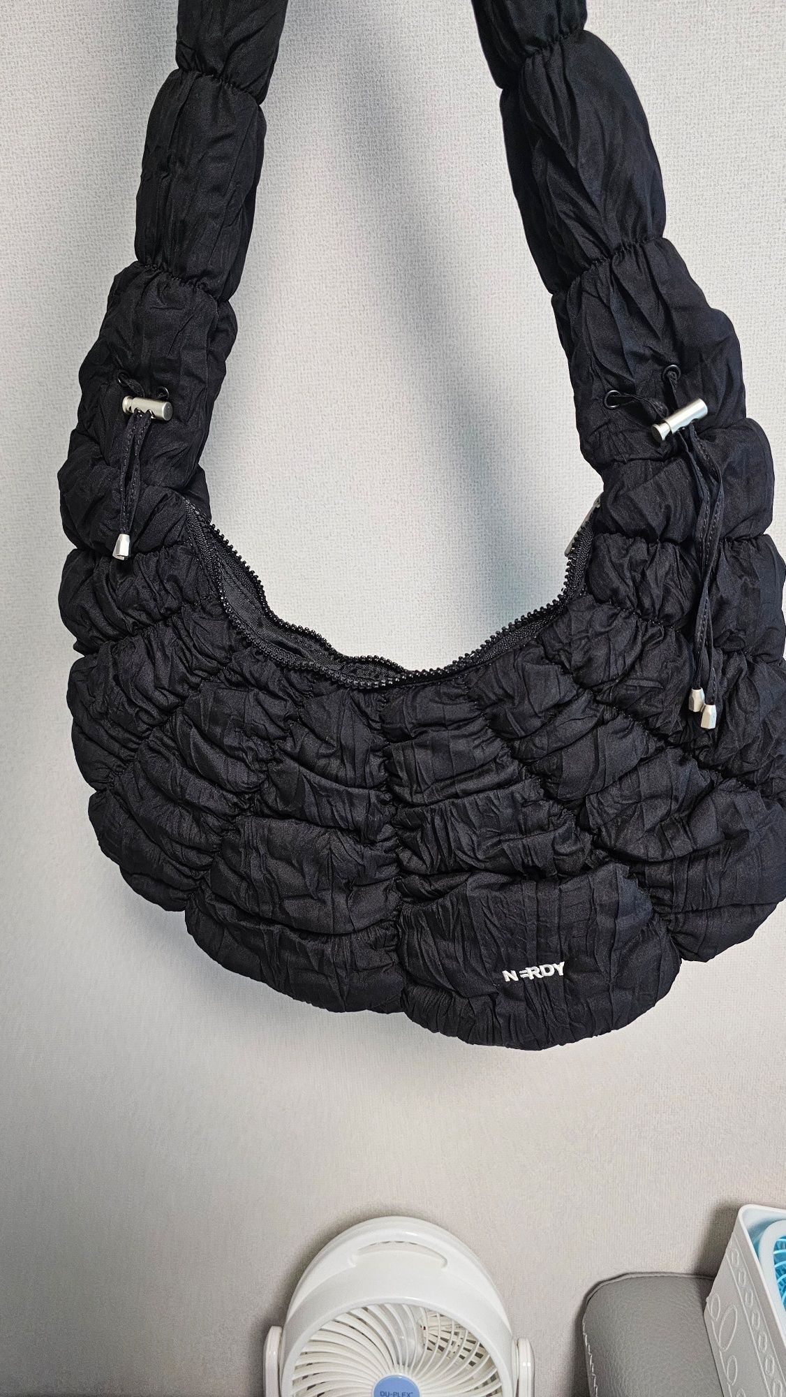 さらに100円引き◆NERDY◆Pleated Ribbon Two-Way Hobo Bag MUSINSA | NERDY Pleated Ribbon Two Way Hobo Bag Black