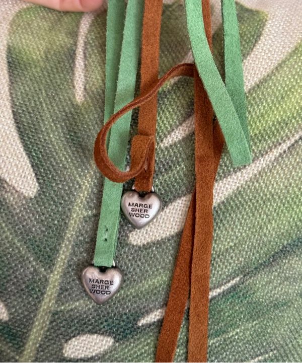 ファッション雑貨・小物その他 [Margesherwood] / HEART CHARM / blue suede MUSINSA | MARGESHERWOOD HEART CHARM_hazelnut suede