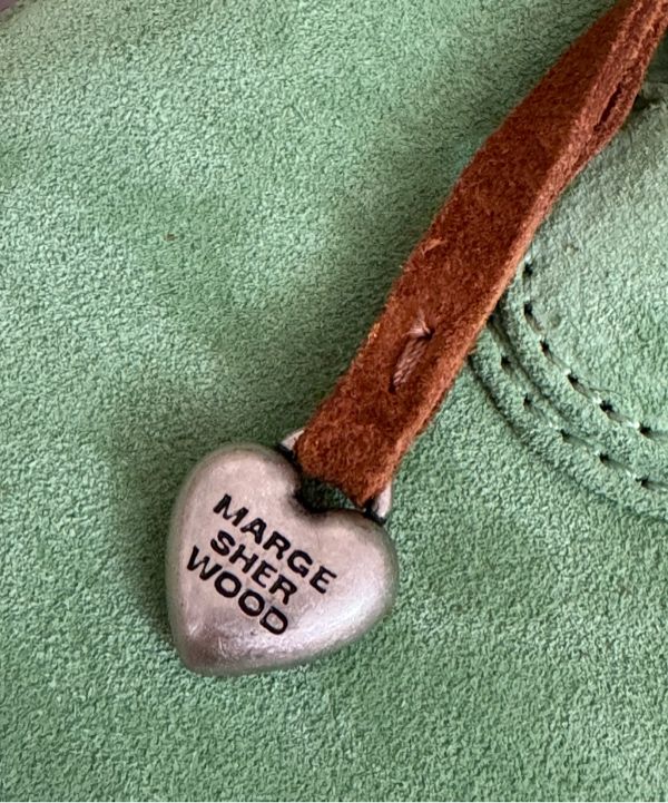 ファッション雑貨・小物その他 [Margesherwood] / HEART CHARM / hazelnut suede MUSINSA | MARGESHERWOOD HEART CHARM_hazelnut suede