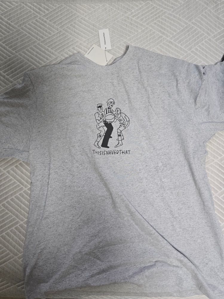 ★thisisneverthat★ TNT Yu Nagaba Graphic Tee Lavender Grey TNTTrackLinesTee-