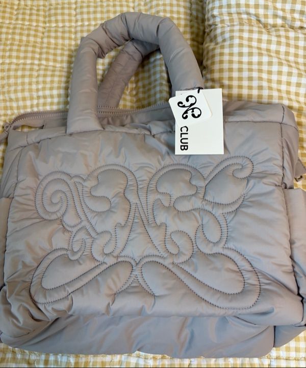 MUSINSA公式 | FANCY CLUB Cuddle padded shoulder bag (BROWN)_