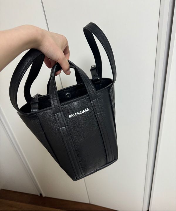 国内配送【BALENCIAGA】\"Everyday XS North-South\" トートバッグ Everyday 2.0 スモール north-south ショルダートートバッグ