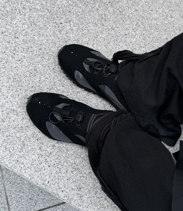 MUSINSA公式 | HUG YOUR SKIN Half tone String Sneakers (Black)
