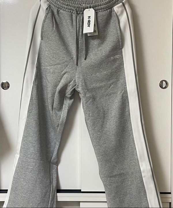 さらに100円引き◆NERDY◆Women's Bold NY Sweatpants MUSINSA | NERDY [Celebrity Worn] Bold NY Sweatpants (Black
