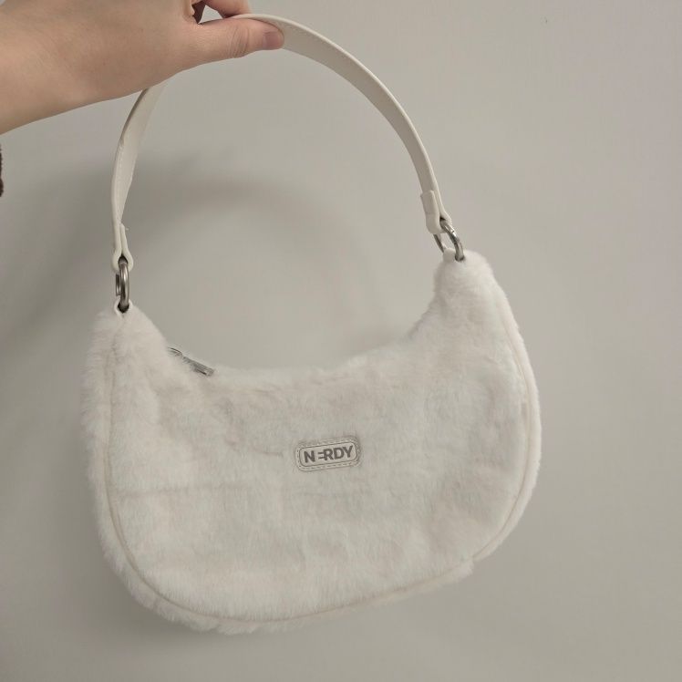 さらに100円引き◆NERDY◆SOFT PADDED TWO-WAY HOBO BAG MUSINSA | NERDY Soft padded two-way hobo bag (white/black