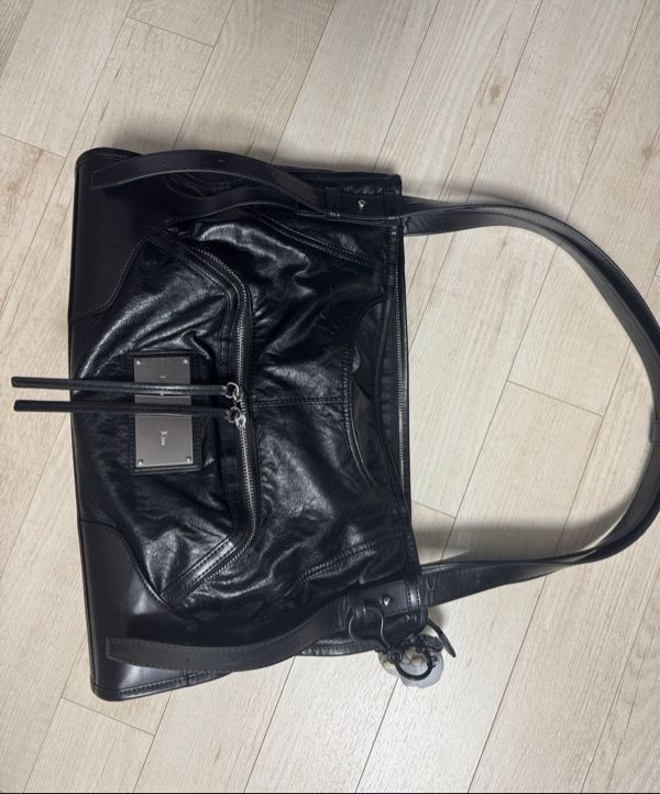 【Matin Kim】TWO WAY STRAP SQUARE BAG MUSINSA | MATIN KIM TWO WAY STRAP SQUARE BAG IN BLACK