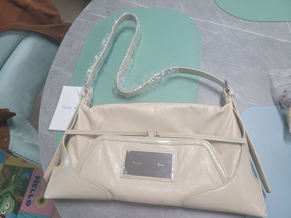 【Matin Kim】TWO WAY STRAP SQUARE BAG MUSINSA | MATIN KIM TWO WAY STRAP SQUARE BAG IN BLACK