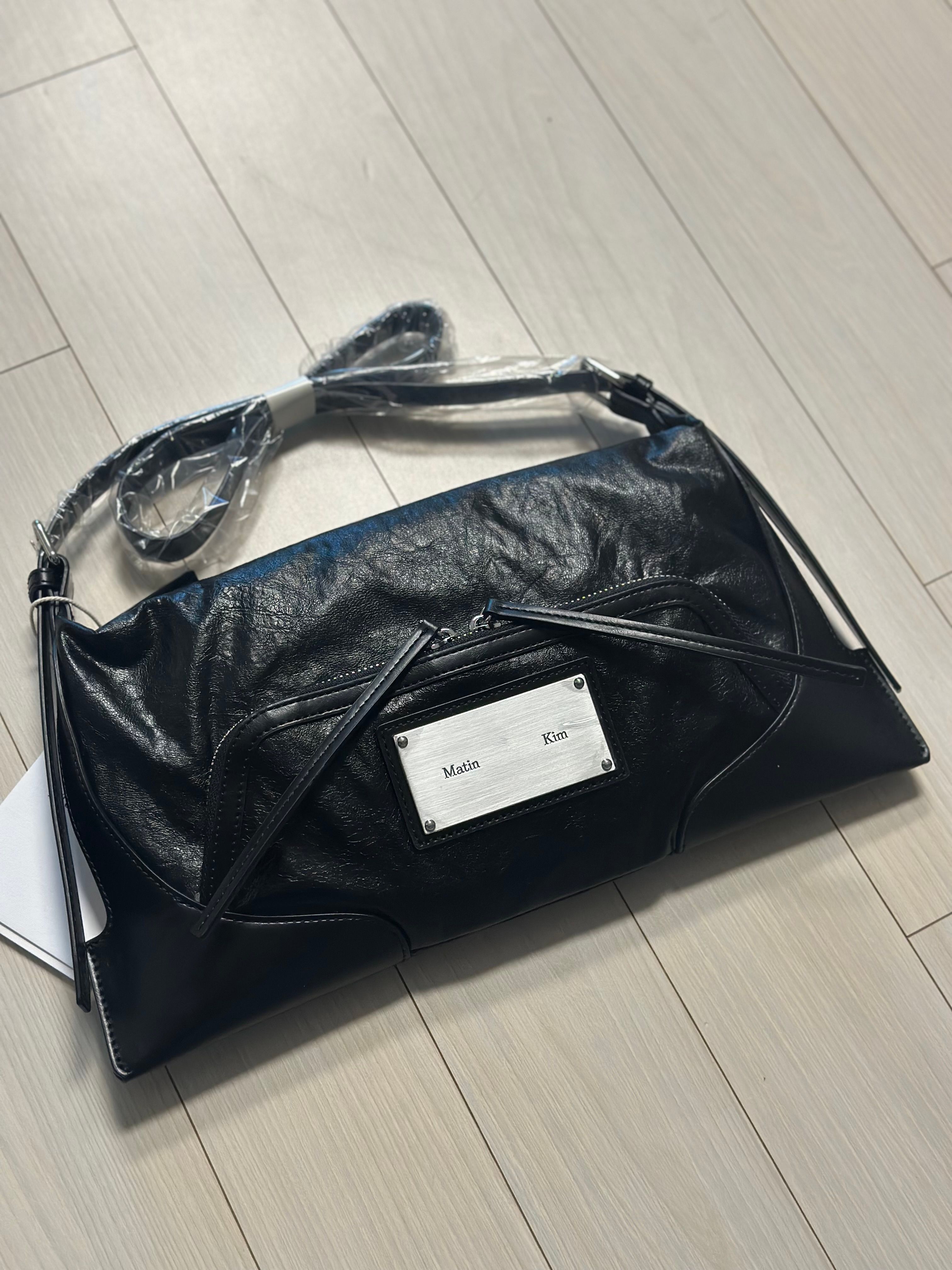 【MATIN KIM】GLOSSY TWO WAY BIG BAG★送料・関税込 MATIN KIM】GLOSSY TWO WAY BIG BAG☆送料・関税込 (Matin Kim
