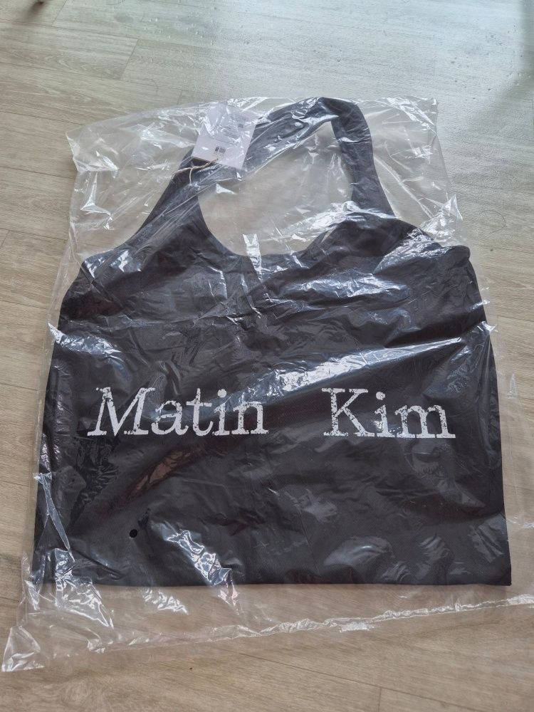 MUSINSA公式 | MATIN KIM MATIN CRACKED LOGO ECOBAG IN BLACK