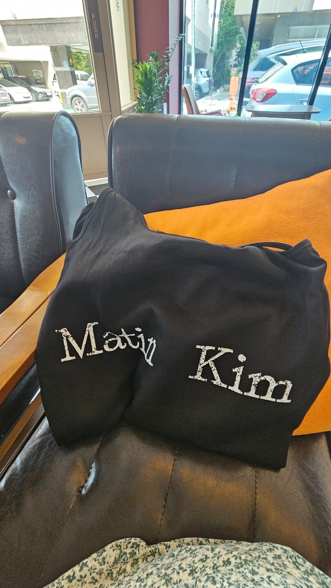MUSINSA公式 | MATIN KIM MATIN CRACKED LOGO ECOBAG IN BLACK