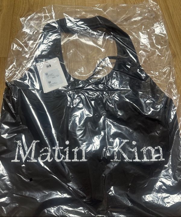 エコバッグ [MATINKIM]matin cracked logo ecobag in black MUSINSA公式 | MATIN KIM MATIN CRACKED LOGO ECOBAG IN BLACK