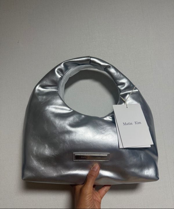 MUSINSA公式 | MATIN KIM EMBOSSED LOGO LEATHER MINI TOTE BAG