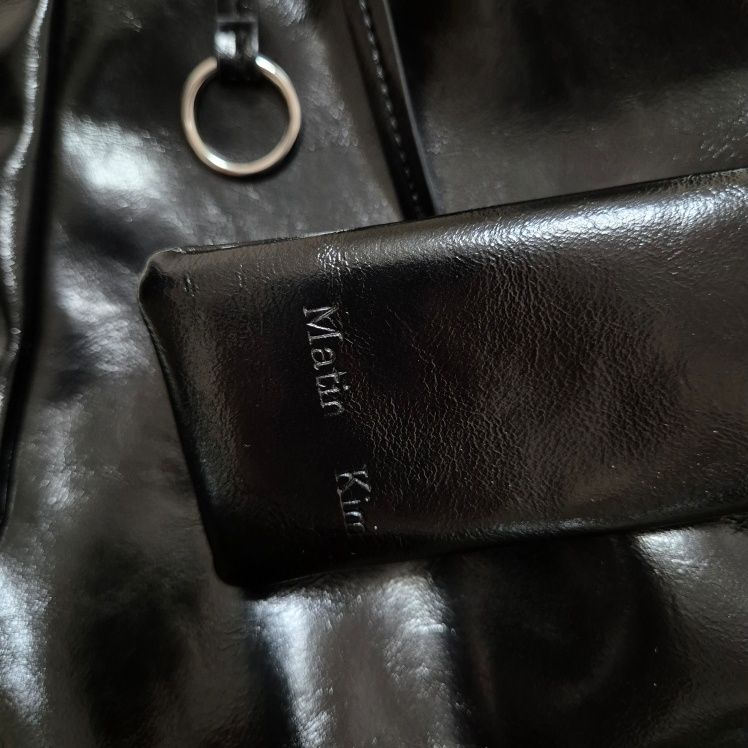 ★MATIN KIM ★EMBOSSED LOGO LEATHER MAXI BAG MUSINSA公式 | MATIN KIM EMBOSSED LOGO LEATHER MAXI BAG IN