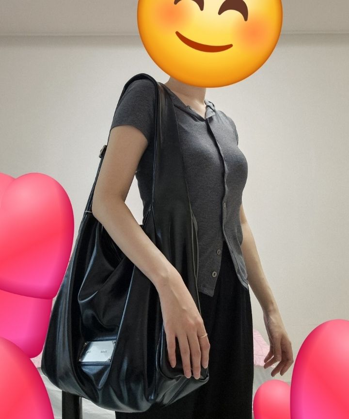 ☆MATIN KIM☆EMBOSSED LOGO LEATHER SHOULDER BAG バッグ 韓国 ☆MATIN KIM ☆EMBOSSED LOGO LEATHER SHOULDER BAG (Matin Kim