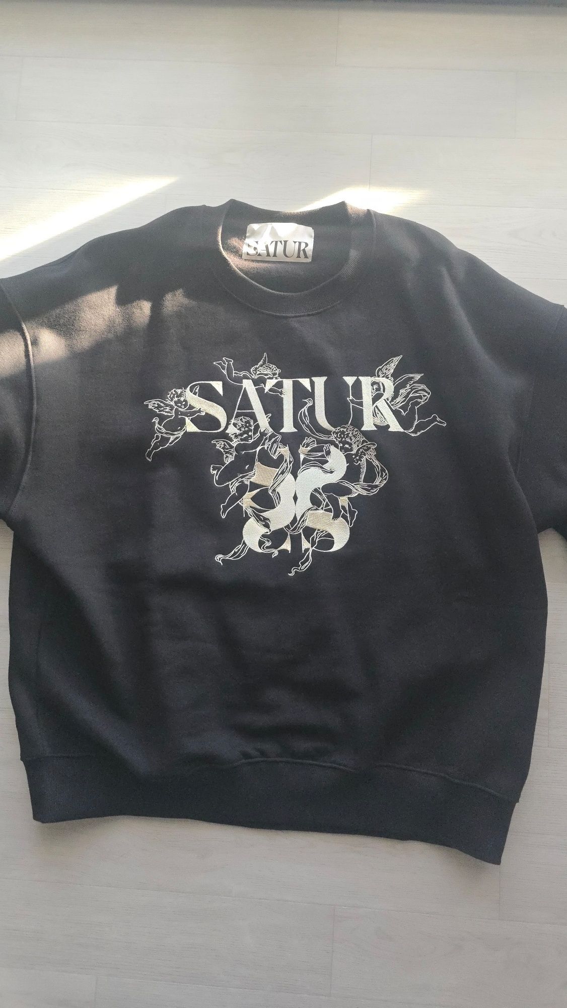 MUSINSA公式 | SATUR エンジェルグラフィックスウェットシャツブラック