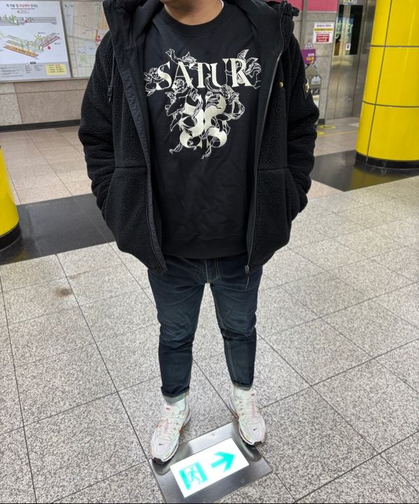 MUSINSA公式 | SATUR Angel graphic sweatshirt black