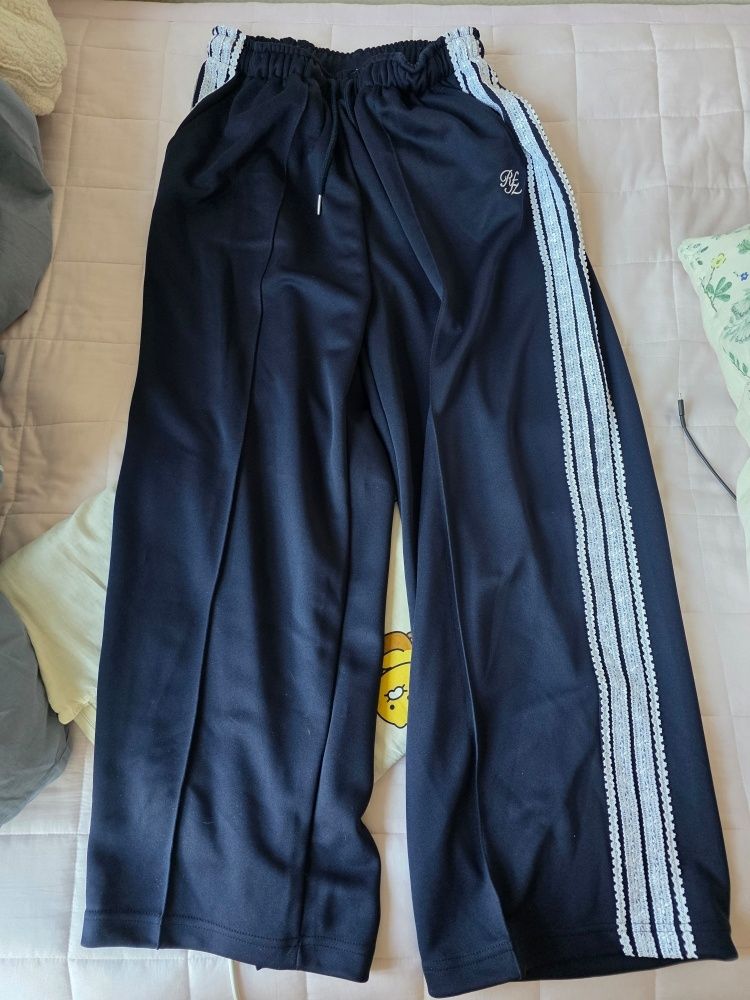 MUSINSA | ROSÉ FRANTZ Lace Jersey Track Pants [Rose Red]