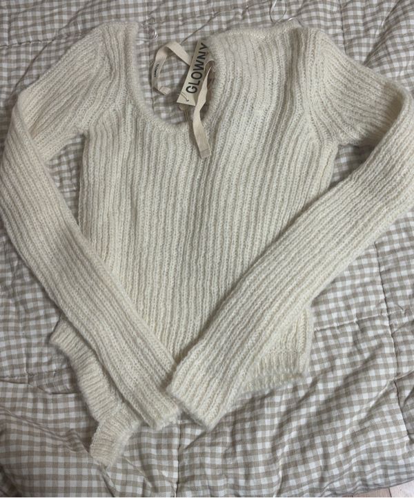 MUSINSA公式 | GLOWNY ISA ASYMMETRICAL KNIT TOP (CORN)