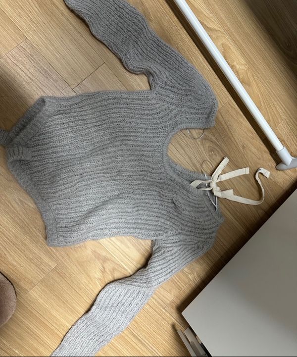 MUSINSA | GLOWNY ISA ASYMMETRICAL KNIT TOP (FOG)