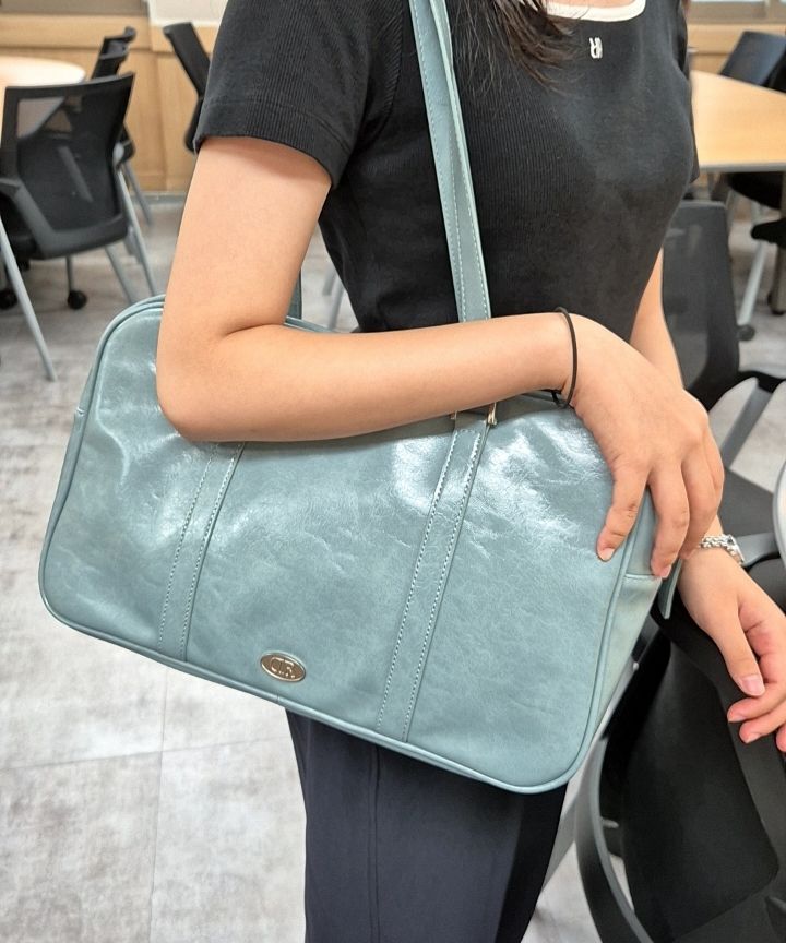 MUSINSA | DUMARO Journey Big Shoulder Bag / Ivory
