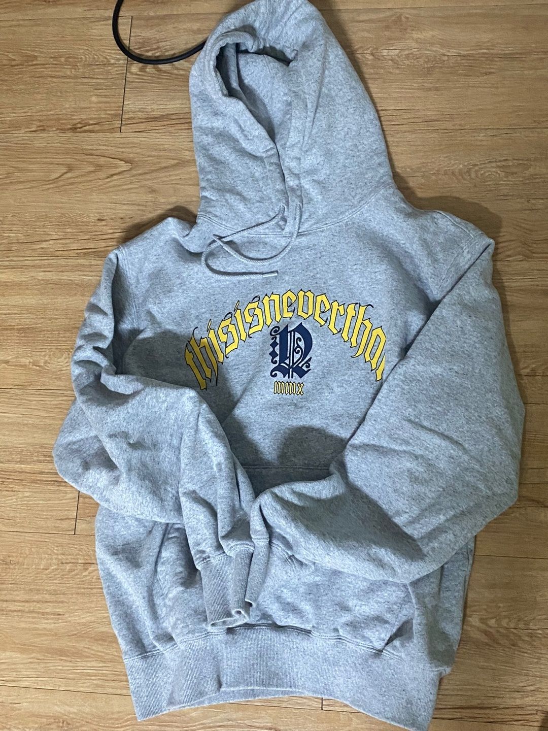 MUSINSA | thisisneverthat Fortuna Logo Hoodie Heather Grey