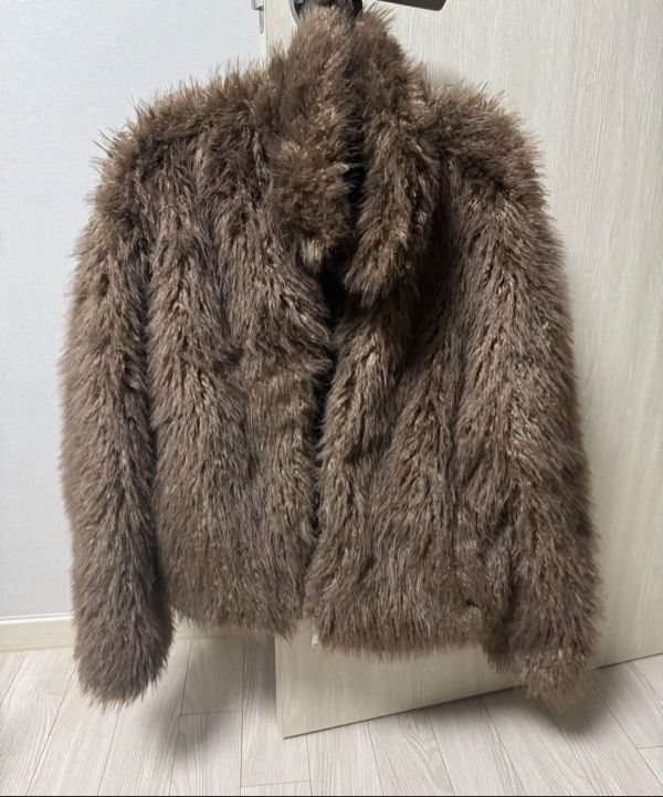 ジャケット・アウター coor Curly Fake Fur Crop Jumper (Brown) ジャケット・アウター coor Curly Fake Fur Crop Jumper (Brown