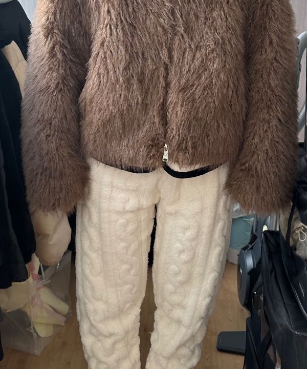 MUSINSA公式 | COOR WOMEN Curly Fake Fur Crop Jumper (Brown)