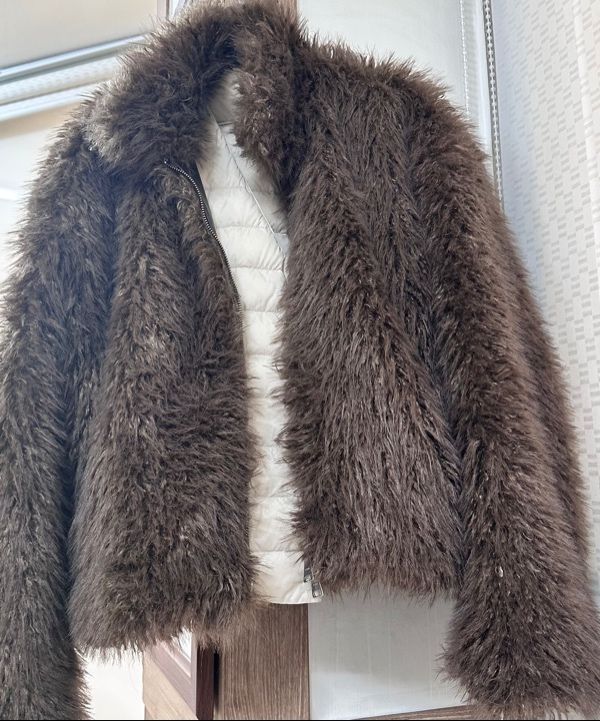 ジャケット・アウター coor Curly Fake Fur Crop Jumper (Brown) ジャケット・アウター coor Curly Fake Fur Crop Jumper (Brown