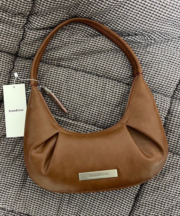 MUSINSA | AVANDRESS Mini-hole Curve Shoulder Bag - 4COL