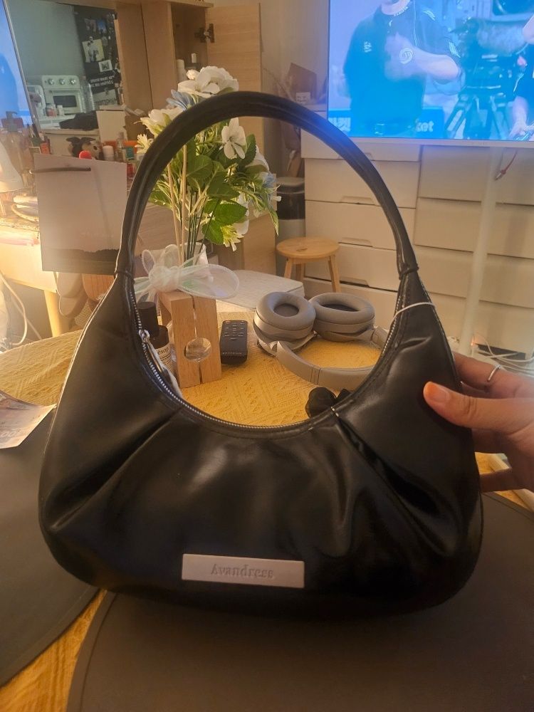 ☆AVANDRESS\t☆ Minihole Curve Shoulder Bag 4COL AD40AC24 MUSINSA | AVANDRESS Mini-hole Curve Shoulder Bag - 4COL