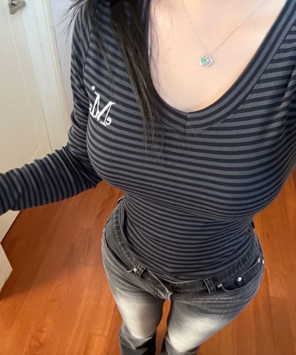 MUSINSA公式 | MUCENT Emma V-neck Striped Long Sleeve T-shirt