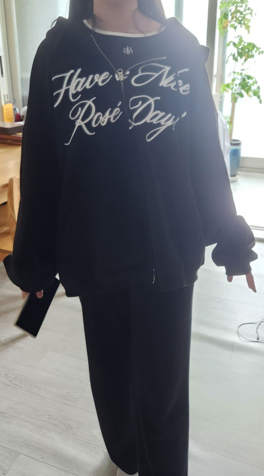ROSÉ FRANTZ Spread Overfit Sweatshirt ROSÉ FRANTZ Spread Overfit Sweatshirt - メルカリ