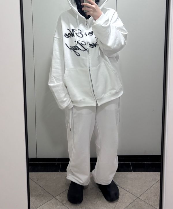 ROSÉ FRANTZ Spread Overfit Sweatshirt ROSÉ FRANTZ Spread Overfit Sweatshirt - メルカリ