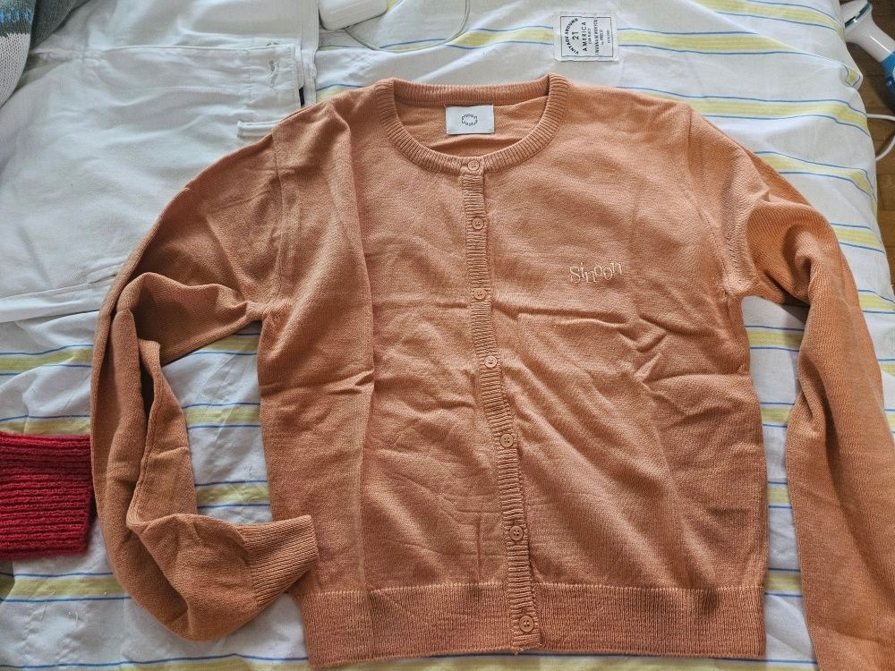 MUSINSA | SINOON [Suzy wearing] Sinoon Logo Cardigan (Apricot)