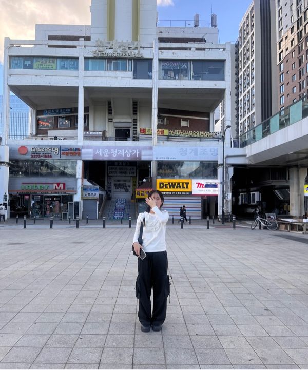 いラインアップ MUSINSA | SINOON Rose Frill Long Sleeve (Cream) トップス