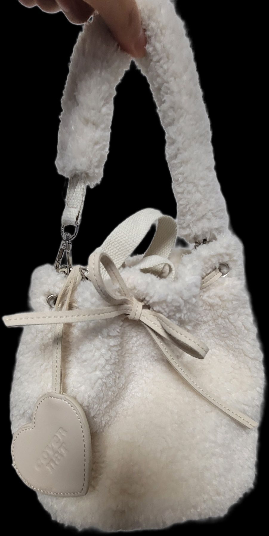 MUSINSA | COVERNAT WOMAN Clover Heart Fluffy Bucket Bag Ivory