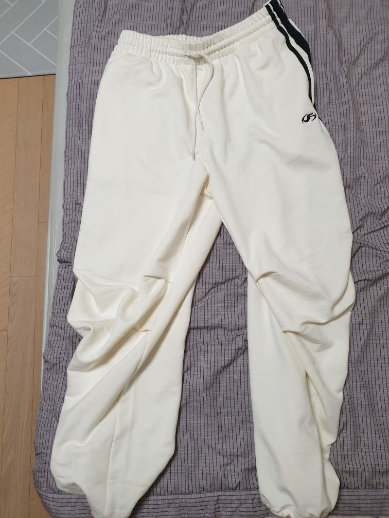 MUSINSA | FILLUMINATE Track Line String Sweatpants - Cream