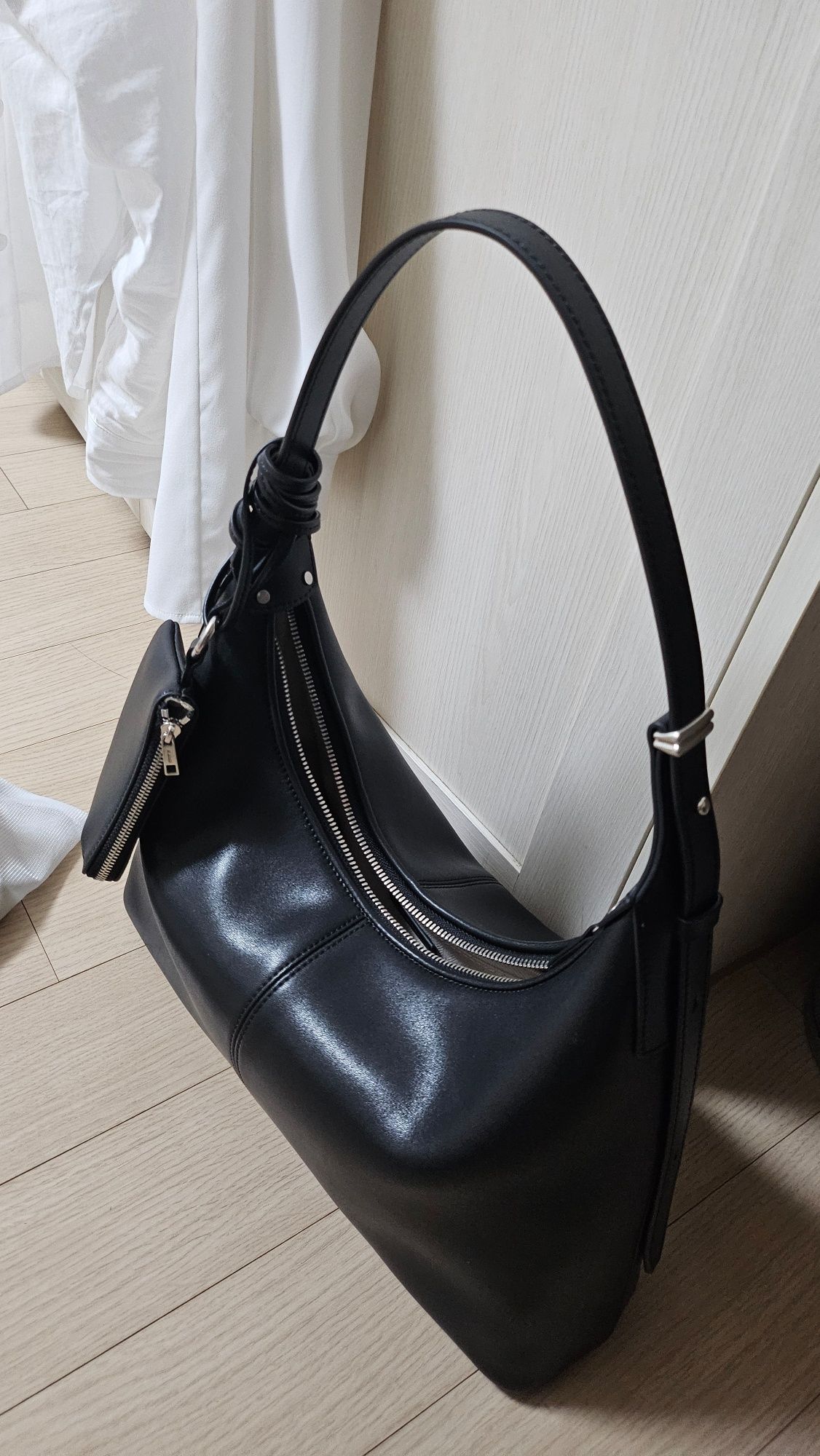 MUSINSA公式 | DEMERIEL Veneta Hobo Bag Medium Black